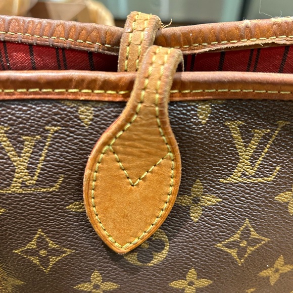 Gently used Louis Vuitton MM Neverfull - Picture 5 of 16